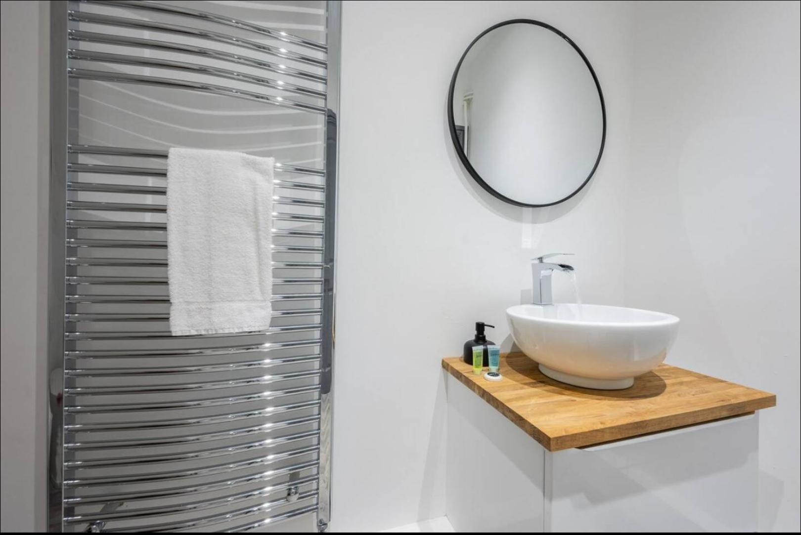 Stunning One Bedroom Apartments Near Shops & Central קארדיף מראה חיצוני תמונה